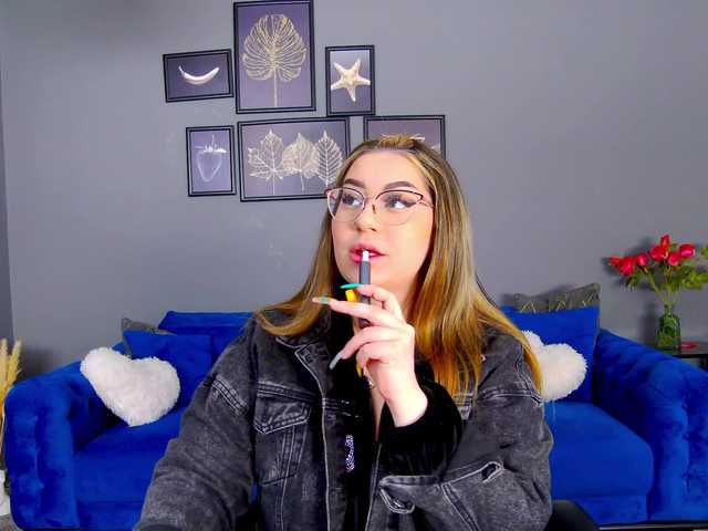 Трансляцияның скриншоттары KateWalker