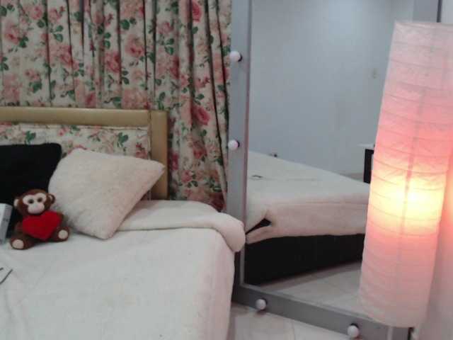 Трансляцияның скриншоттары KattyButt