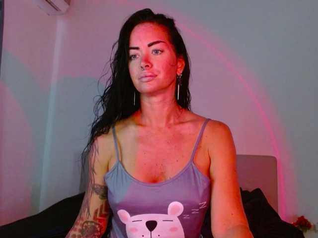 Трансляцияның скриншоттары KattyCat