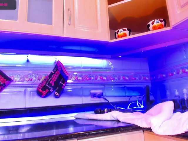 Трансляцияның скриншоттары KloeAss