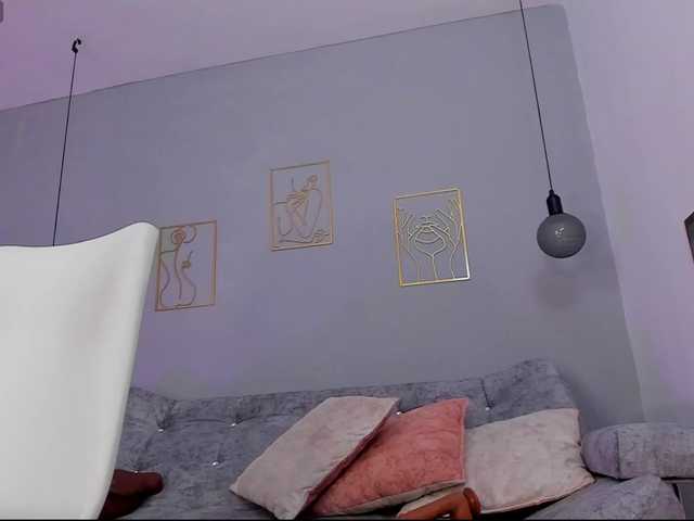 Трансляцияның скриншоттары KylaMorrison