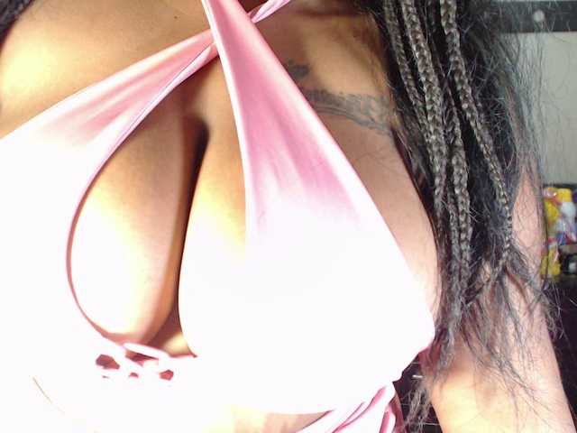 Трансляцияның скриншоттары Leilaboobs