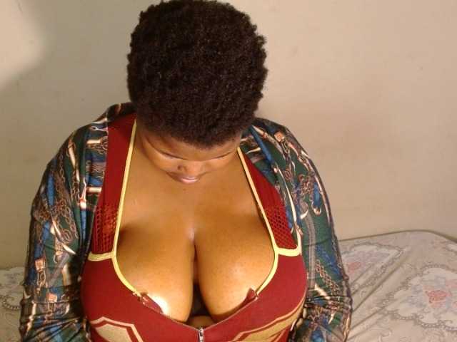 Трансляцияның скриншоттары LillyBee