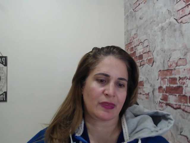 Трансляцияның скриншоттары Lily-Sunders