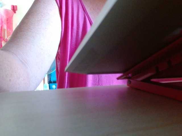 Трансляцияның скриншоттары Kallie-Kiss