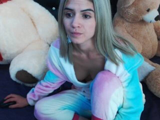 Трансляцияның скриншоттары lucycelest