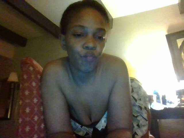 Трансляцияның скриншоттары Luicy