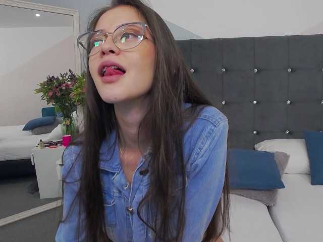 Трансляцияның скриншоттары MadieMoore