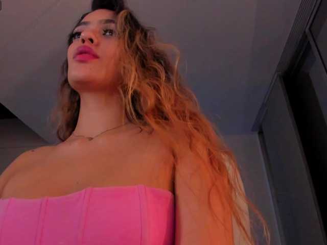 Трансляцияның скриншоттары MayaRivera