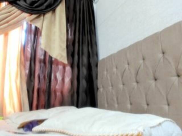 Трансляцияның скриншоттары megan-rose