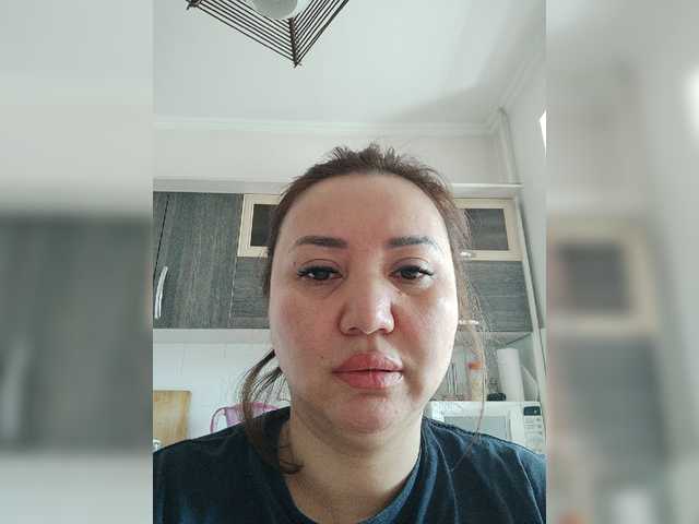 Трансляцияның скриншоттары MiaBloom