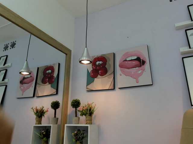 Трансляцияның скриншоттары MidnightDoll