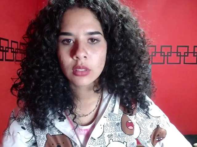 Трансляцияның скриншоттары MoansMia