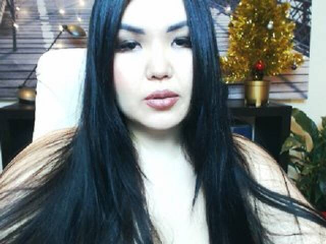 Трансляцияның скриншоттары Monicasilly