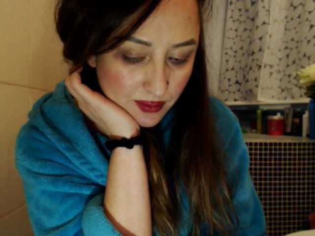 Трансляцияның скриншоттары moonQueen