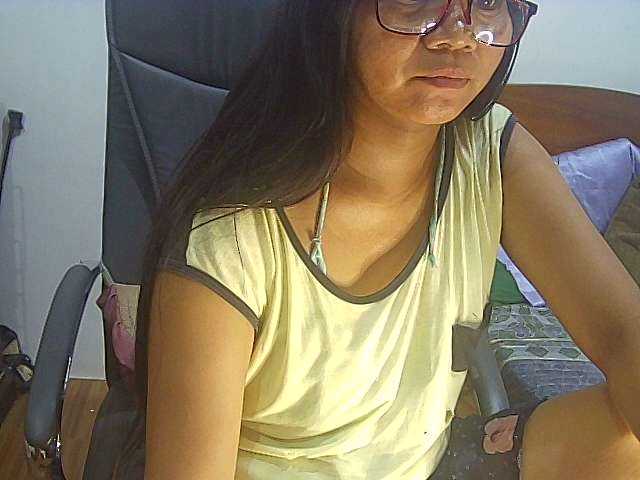 Трансляцияның скриншоттары KettyAsian