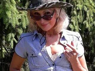 Эротикалық бейне чат Dixie_Sutton