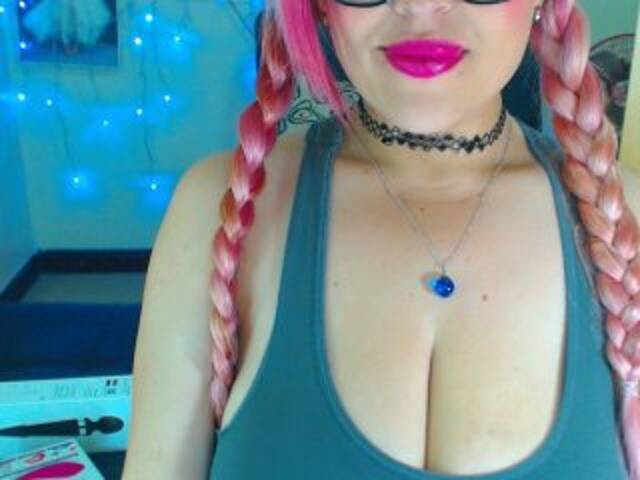 Трансляцияның скриншоттары Nathaliachat