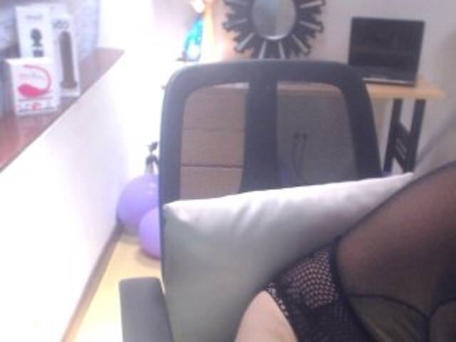 Трансляцияның скриншоттары Nathaliachat