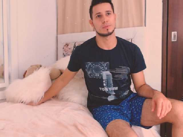 Трансляцияның скриншоттары Naughtyxtwo