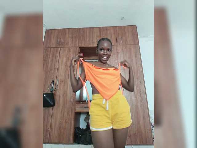 Трансляцияның скриншоттары Petiteebony