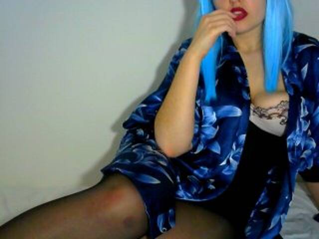 Трансляцияның скриншоттары Qinely