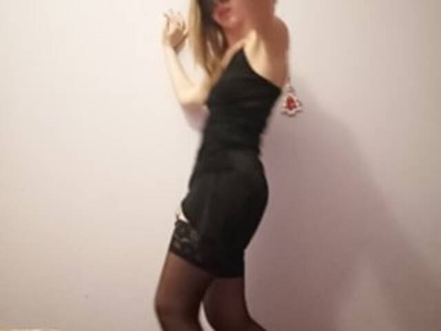 Трансляцияның скриншоттары Superhotgirl