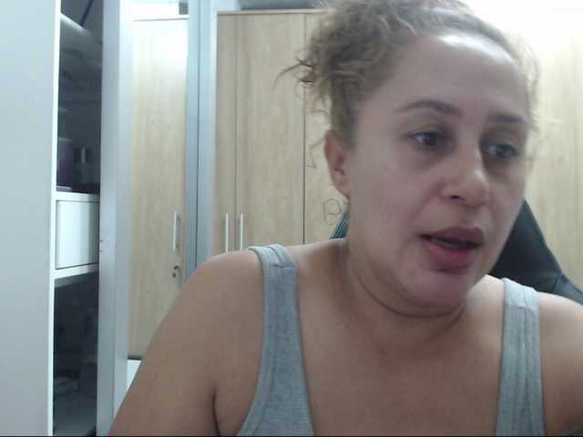 Трансляцияның скриншоттары RoxanaMilf