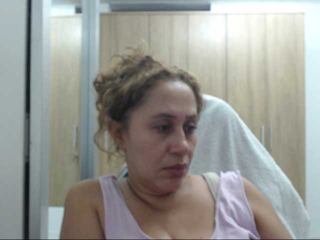 Трансляцияның скриншоттары RoxanaMilf