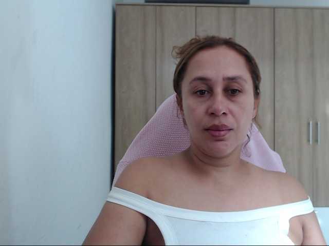 Трансляцияның скриншоттары RoxanaMilf