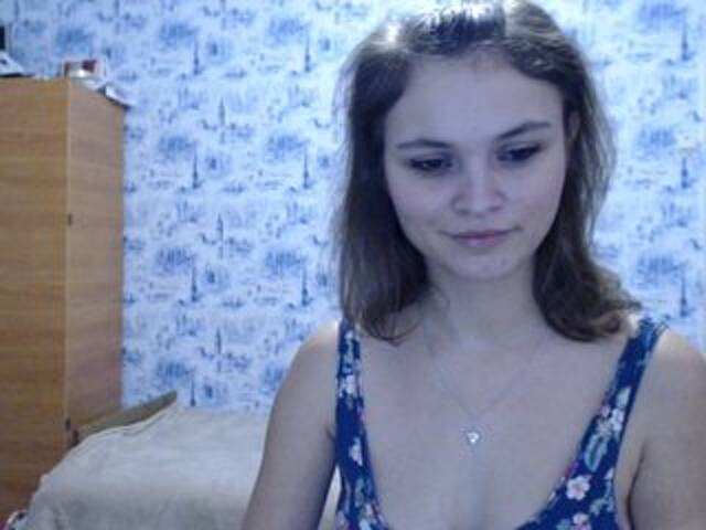 Трансляцияның скриншоттары Roxy-KittY