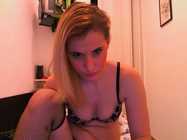 Трансляцияның скриншоттары Roxycrazzy