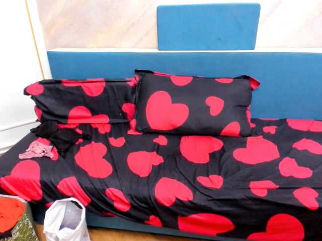 Трансляцияның скриншоттары sandy-bangs