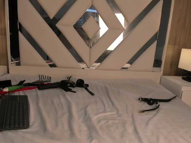 Трансляцияның скриншоттары Scarletthomas