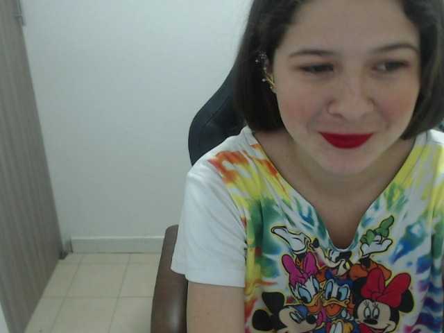 Трансляцияның скриншоттары sofia-evans