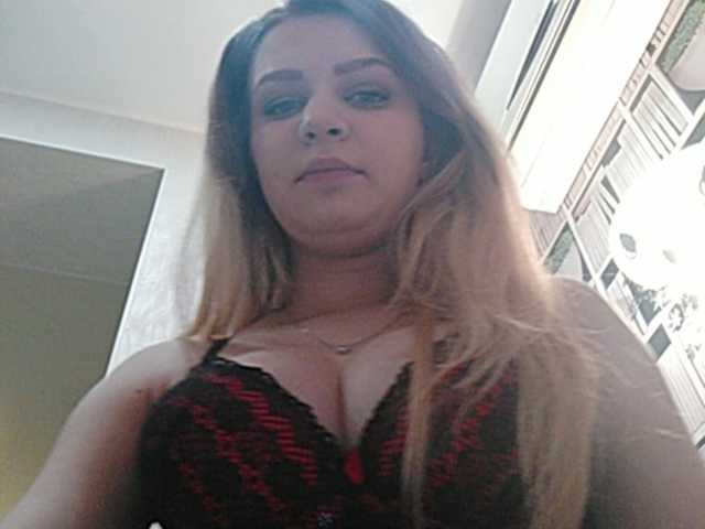 Трансляцияның скриншоттары Sonyaskye