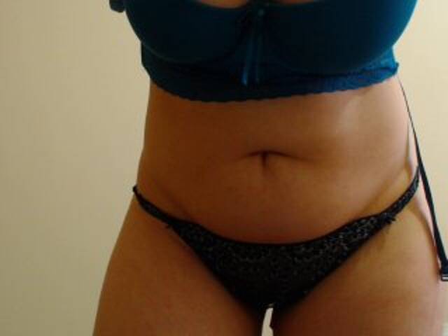 Трансляцияның скриншоттары Petite_lady