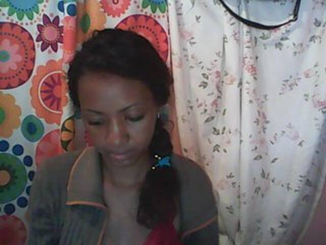 Трансляцияның скриншоттары tinychloe