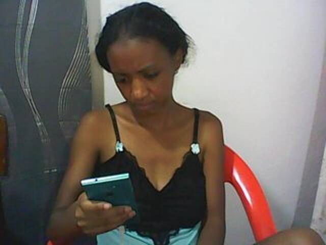 Трансляцияның скриншоттары tinychloe