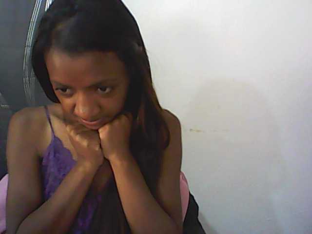 Трансляцияның скриншоттары tinychloe