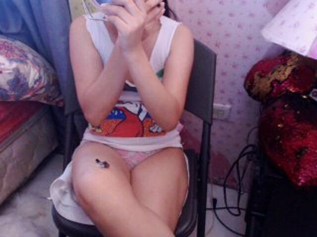 Трансляцияның скриншоттары xNaughtyAsian